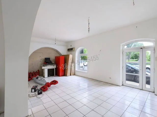 Eladó kereskedelmi és ipari ingatlan Budapest XV. kerület, Rákospalota 593 nm