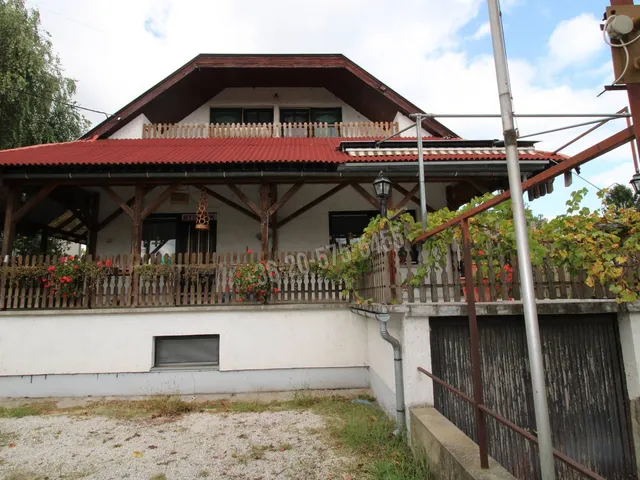 Eladó ház Balatonmáriafürdő 250 nm