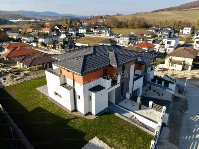 Eladó ház Üröm 450 nm