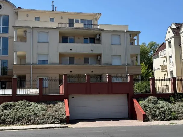 Kiadó garázs Debrecen, Egyetemváros 13 nm