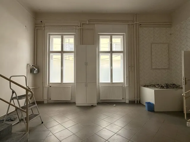 Kiadó kereskedelmi és ipari ingatlan Debrecen, Burgundia 170 nm