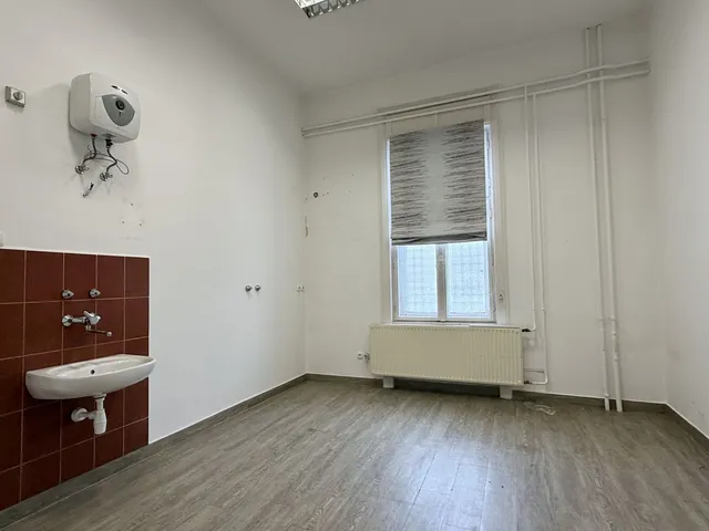 Kiadó kereskedelmi és ipari ingatlan Debrecen, Burgundia 170 nm