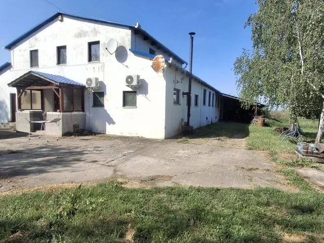 Eladó kereskedelmi és ipari ingatlan Zsáka 460 nm