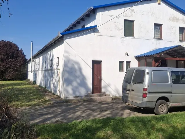 Eladó kereskedelmi és ipari ingatlan Zsáka 460 nm