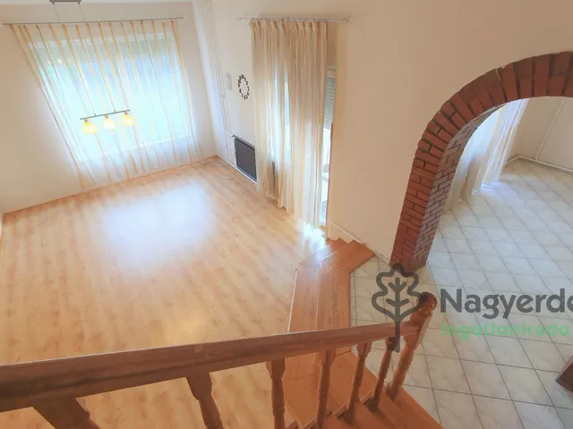 Kiadó ház Debrecen, Akadémiakert 150 nm