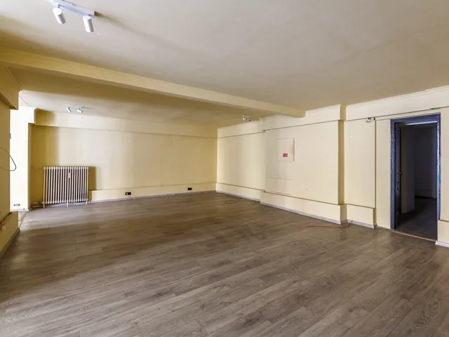 Kiadó kereskedelmi és ipari ingatlan Debrecen, Belváros 212 nm