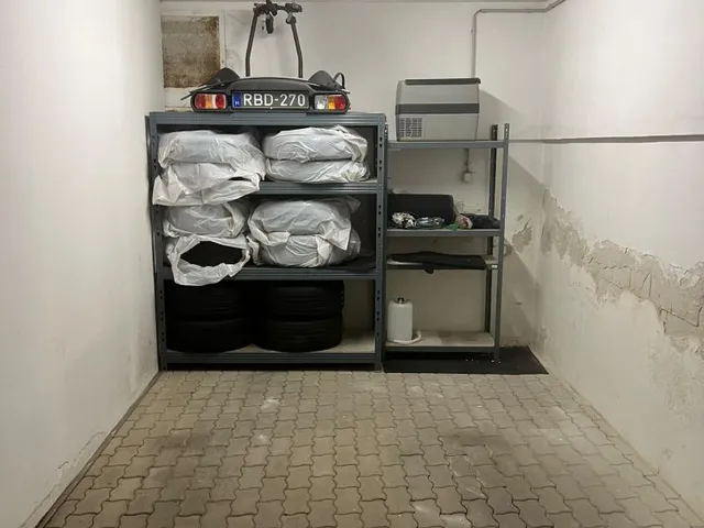 Eladó garázs Debrecen, Nagyerdőalja 18 nm