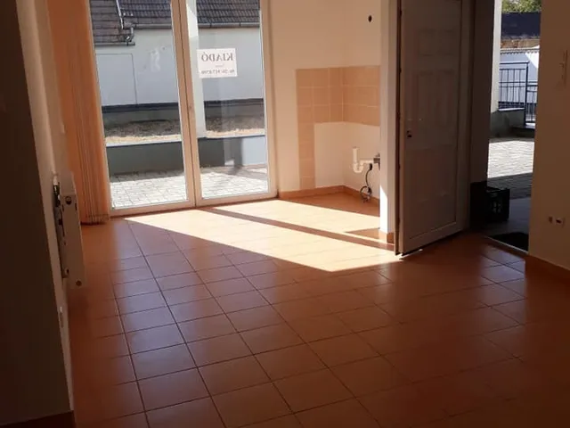Kiadó kereskedelmi és ipari ingatlan Debrecen, Sámsonikert 41 nm