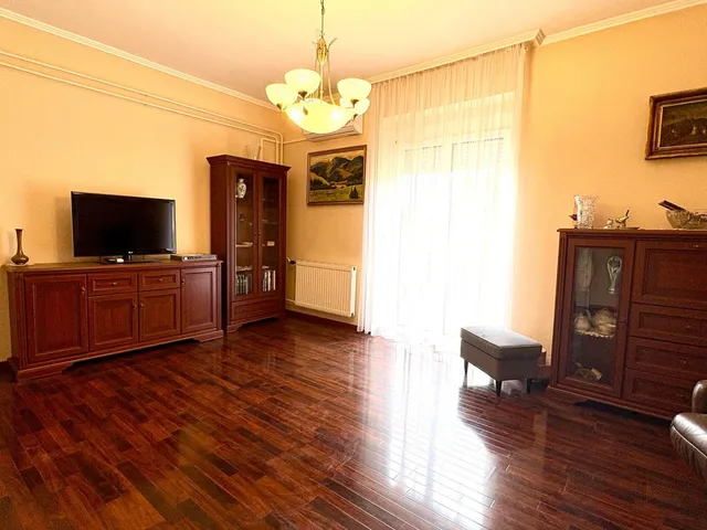 Eladó lakás Debrecen, Egyetemváros 75 nm