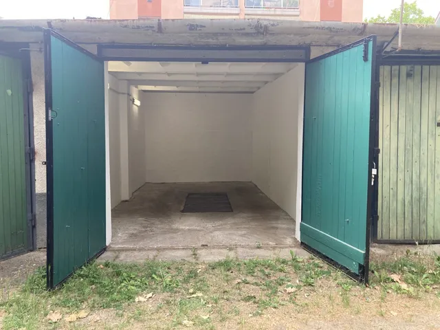 Kiadó garázs Debrecen, Nagyerdő 15 nm