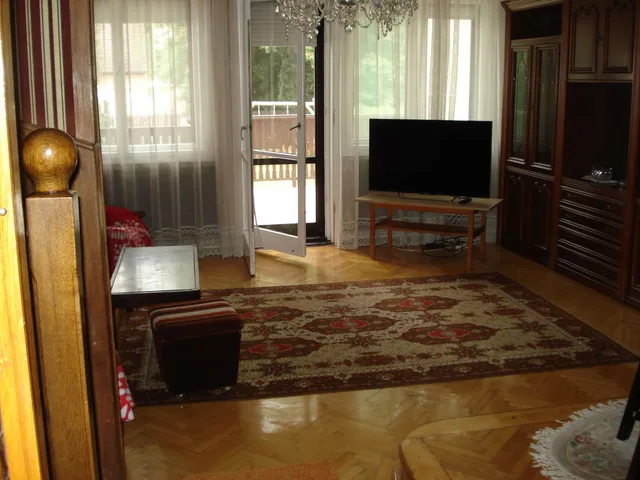 Kiadó ház Debrecen, Nagyerdő 200 nm