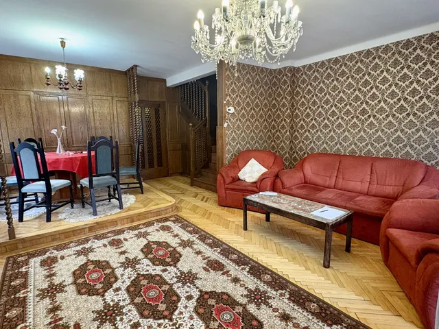 Kiadó ház Debrecen, Nagyerdő 200 nm