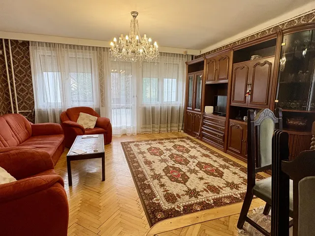 Kiadó ház Debrecen, Nagyerdő 200 nm