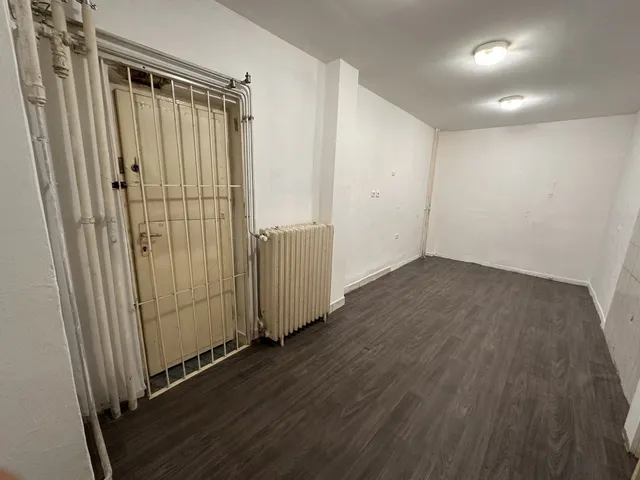 Kiadó kereskedelmi és ipari ingatlan Debrecen, Belváros 55 nm