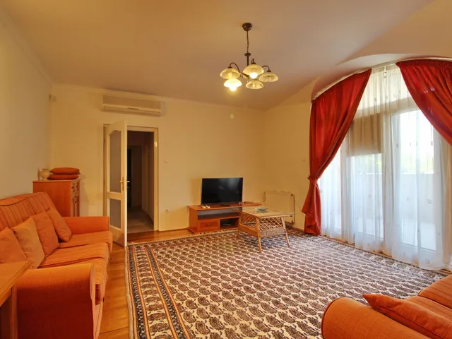 Kiadó lakás Debrecen, Péterfia 125 nm