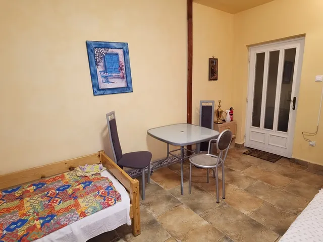 Kiadó kereskedelmi és ipari ingatlan Debrecen, Téglagyár 50 nm