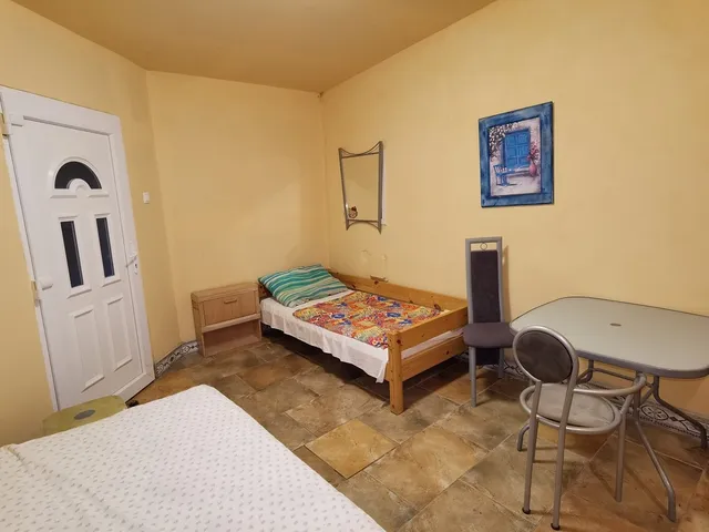 Kiadó kereskedelmi és ipari ingatlan Debrecen, Téglagyár 50 nm