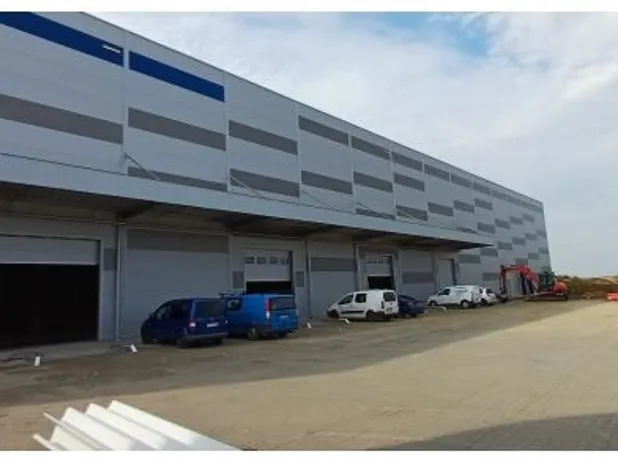 Kiadó kereskedelmi és ipari ingatlan Nyíregyháza 9400 nm