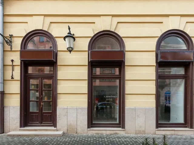 Kiadó kereskedelmi és ipari ingatlan Debrecen, Belváros 51 nm