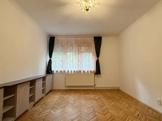 Kiadó kereskedelmi és ipari ingatlan Debrecen, Sestakert 77 nm