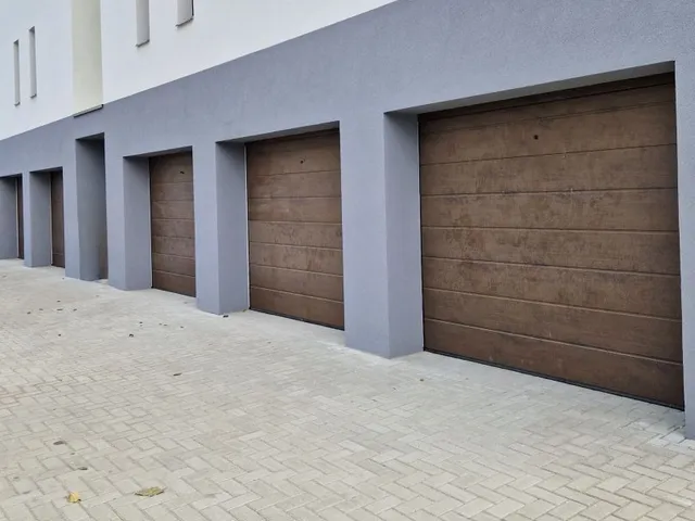 Kiadó garázs Debrecen, Hatvan utcai kert 20 nm