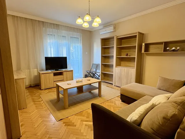 Kiadó lakás Debrecen, Nagyerdő 62 nm