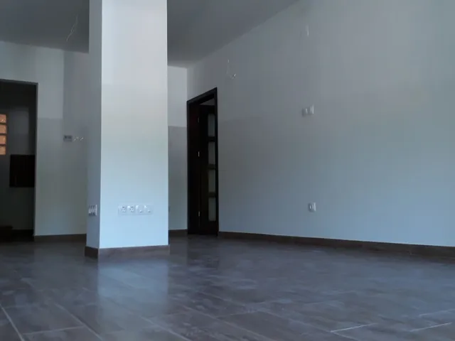 Kiadó kereskedelmi és ipari ingatlan Debrecen, Postakert 63 nm