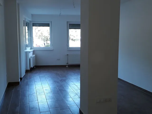 Kiadó kereskedelmi és ipari ingatlan Debrecen, Postakert 63 nm