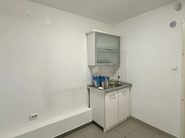 Kiadó kereskedelmi és ipari ingatlan Debrecen, Sestakert 20 nm