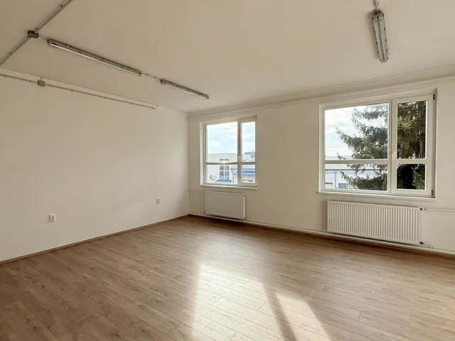 Kiadó kereskedelmi és ipari ingatlan Debrecen, Homokkert 90 nm