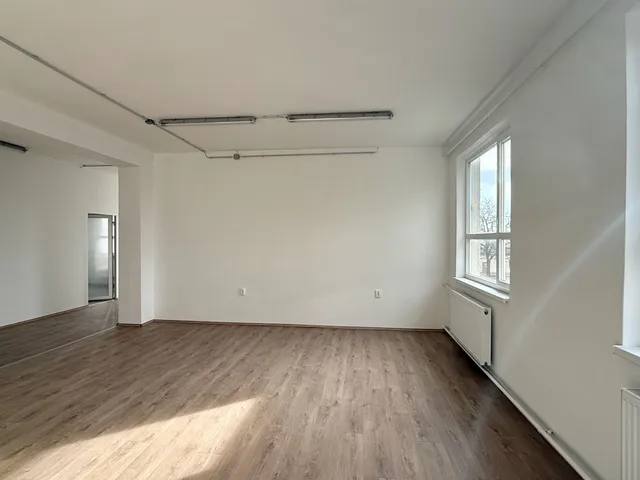 Kiadó kereskedelmi és ipari ingatlan Debrecen, Homokkert 90 nm