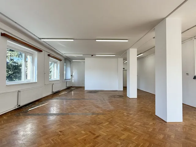 Kiadó kereskedelmi és ipari ingatlan Debrecen, Homokkert 129 nm