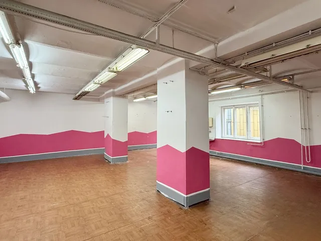 Kiadó kereskedelmi és ipari ingatlan Debrecen, Burgundia 90 nm