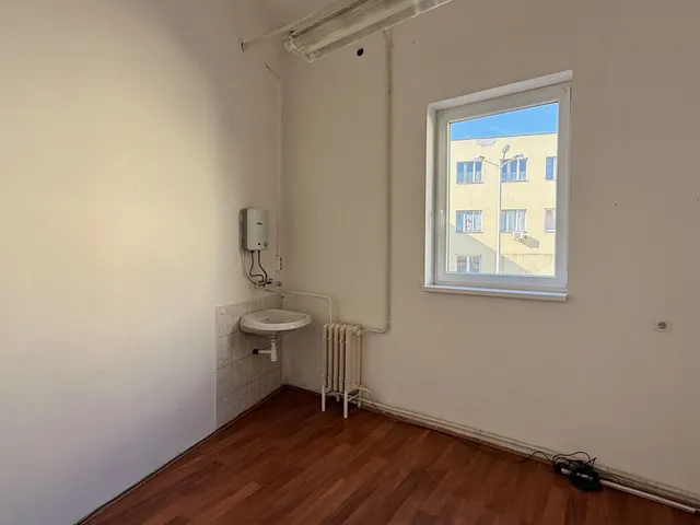 Kiadó kereskedelmi és ipari ingatlan Debrecen, Burgundia 16 nm