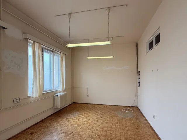 Kiadó kereskedelmi és ipari ingatlan Debrecen, Burgundia 22 nm