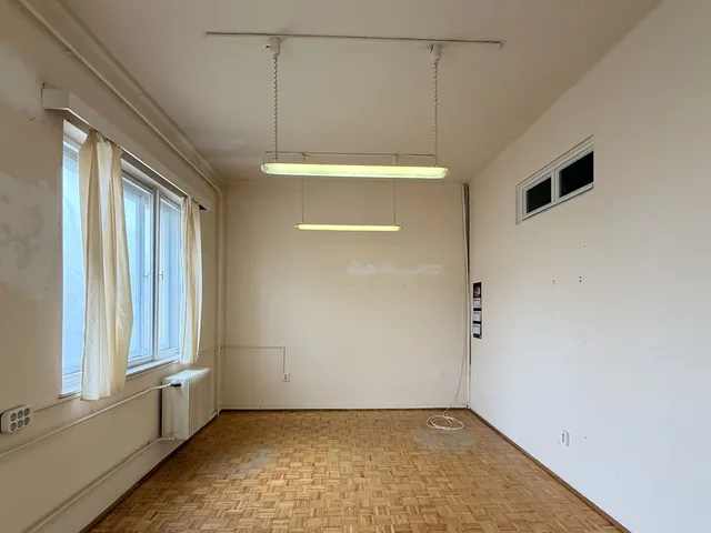 Kiadó kereskedelmi és ipari ingatlan Debrecen, Burgundia 22 nm