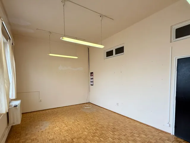 Kiadó kereskedelmi és ipari ingatlan Debrecen, Burgundia 22 nm