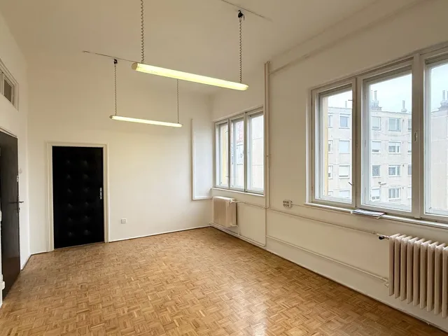 Kiadó kereskedelmi és ipari ingatlan Debrecen, Burgundia 22 nm