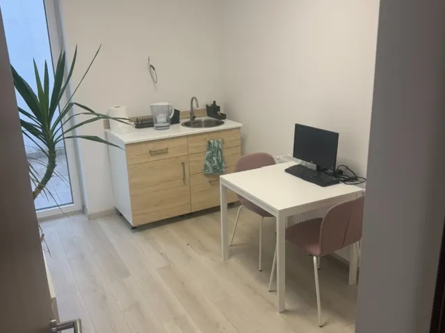 Kiadó kereskedelmi és ipari ingatlan Debrecen, Liget lakópark 37 nm