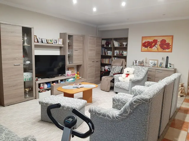 Kiadó ház Debrecen 180 nm