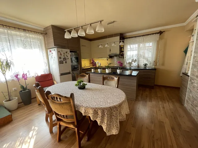 Eladó ház Debrecen, Lencztelep 180 nm