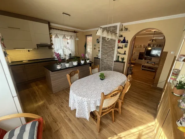 Eladó ház Debrecen, Lencztelep 180 nm