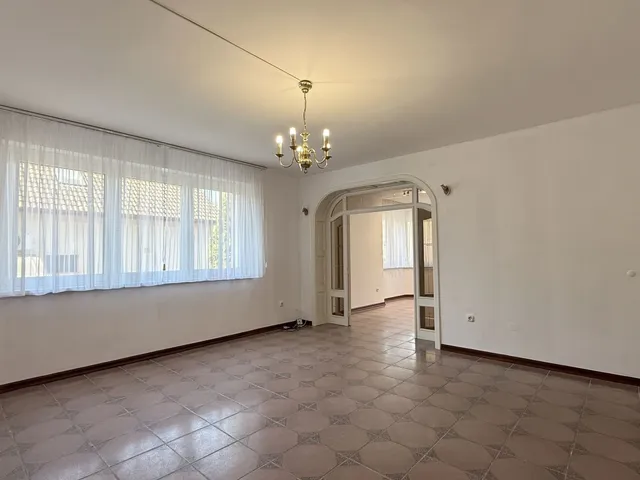 Kiadó kereskedelmi és ipari ingatlan Debrecen, Nagyerdő 79 nm