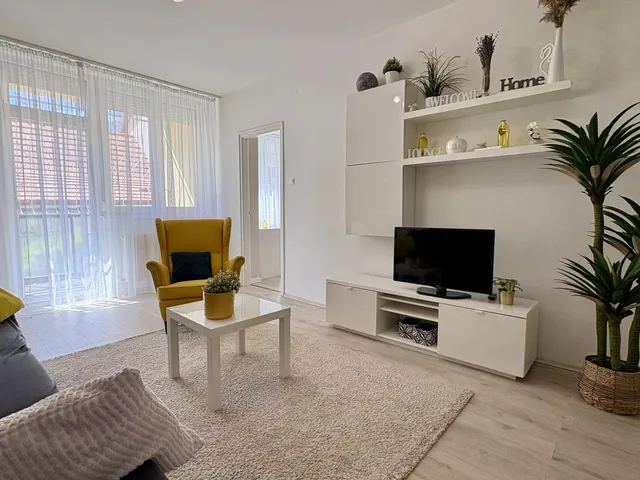 Kiadó lakás Debrecen, Nagyerdő 54 nm