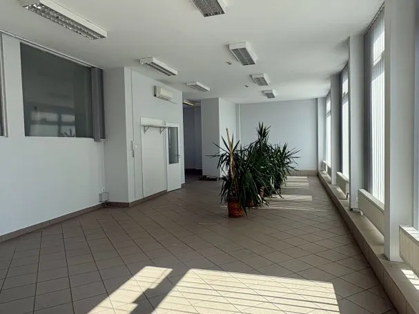 Kiadó kereskedelmi és ipari ingatlan Debrecen, Belváros 82 nm