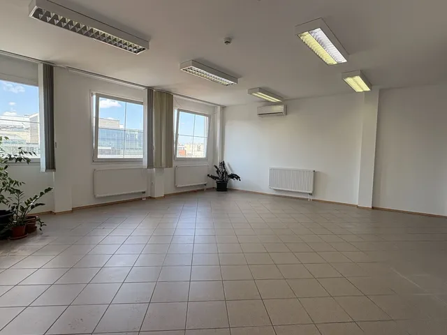 Kiadó kereskedelmi és ipari ingatlan Debrecen, Belváros 45 nm