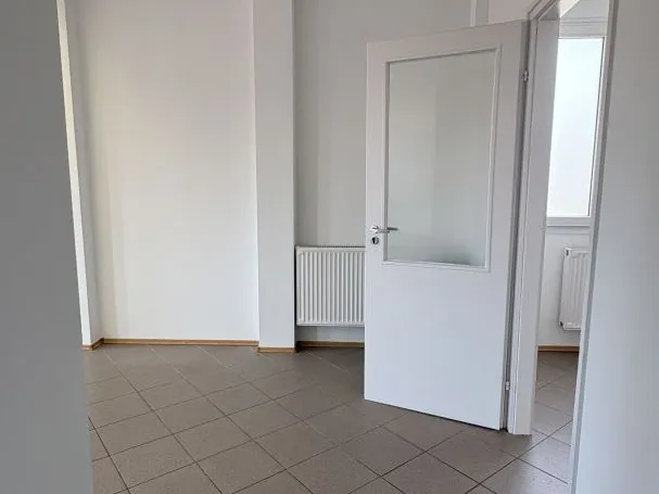 Kiadó kereskedelmi és ipari ingatlan Debrecen, Belváros 45 nm