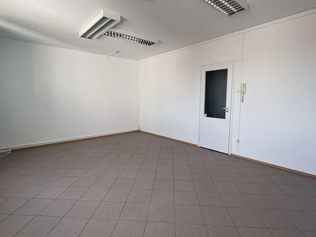 Kiadó kereskedelmi és ipari ingatlan Debrecen, Belváros 27 nm