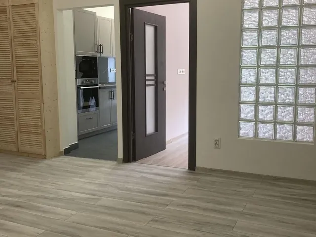 Kiadó lakás Debrecen, Nagyerdő 93 nm