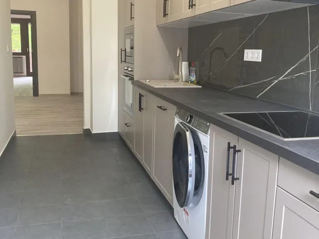 Kiadó lakás Debrecen, Nagyerdő 93 nm